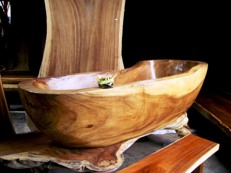 Wooden bathtub